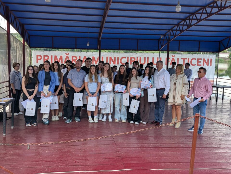 72 de elevi din FĂlticeni au fost premiați de primarul Cătălin Coman