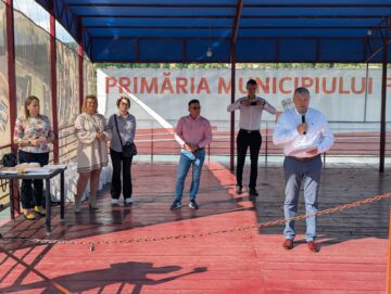 Primarul din Fălticeni, Cătălin Coman, i-a premiat pe elevii cu cele mai mari medii la bacalaureat și evaluarea națională