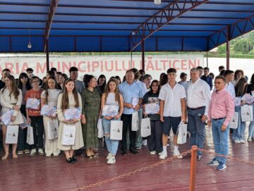 Primarul din Fălticeni, Cătălin Coman, i-a premiat pe elevii cu cele mai mari medii la bacalaureat și evaluarea națională