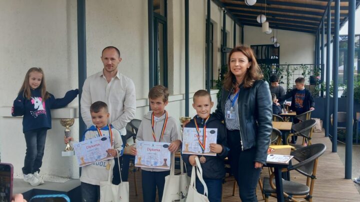 S-au desemnat câștigătorii turneului „Șah la Parc” din Câmpulung Moldovenesc