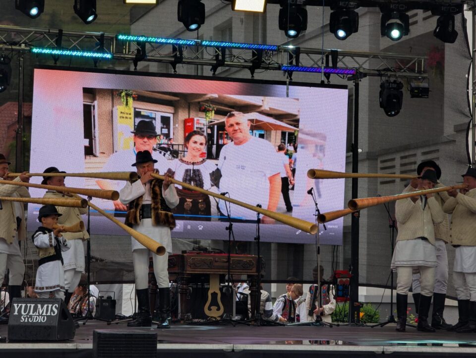 Festivalul de la Câmpulung Moldovenesc s-a deschis în sunet de buciume