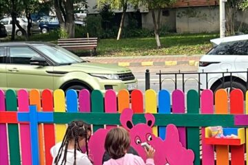 Încă 10-15 locuri de joacă vor fi reabilitate de Primăria Suceava în acest an