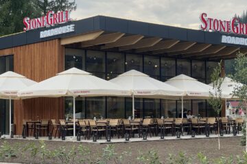 Stone Grill Roadhouse din Pojorâta, restaurant self service într-un complex de facilități și servicii deschis la șosea