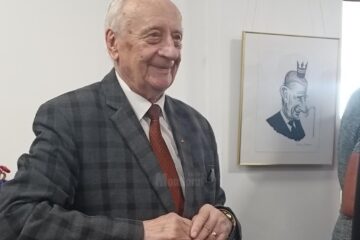 Artistul Radu Bercea, în cadrul expoziției deschise la Gura Humorului