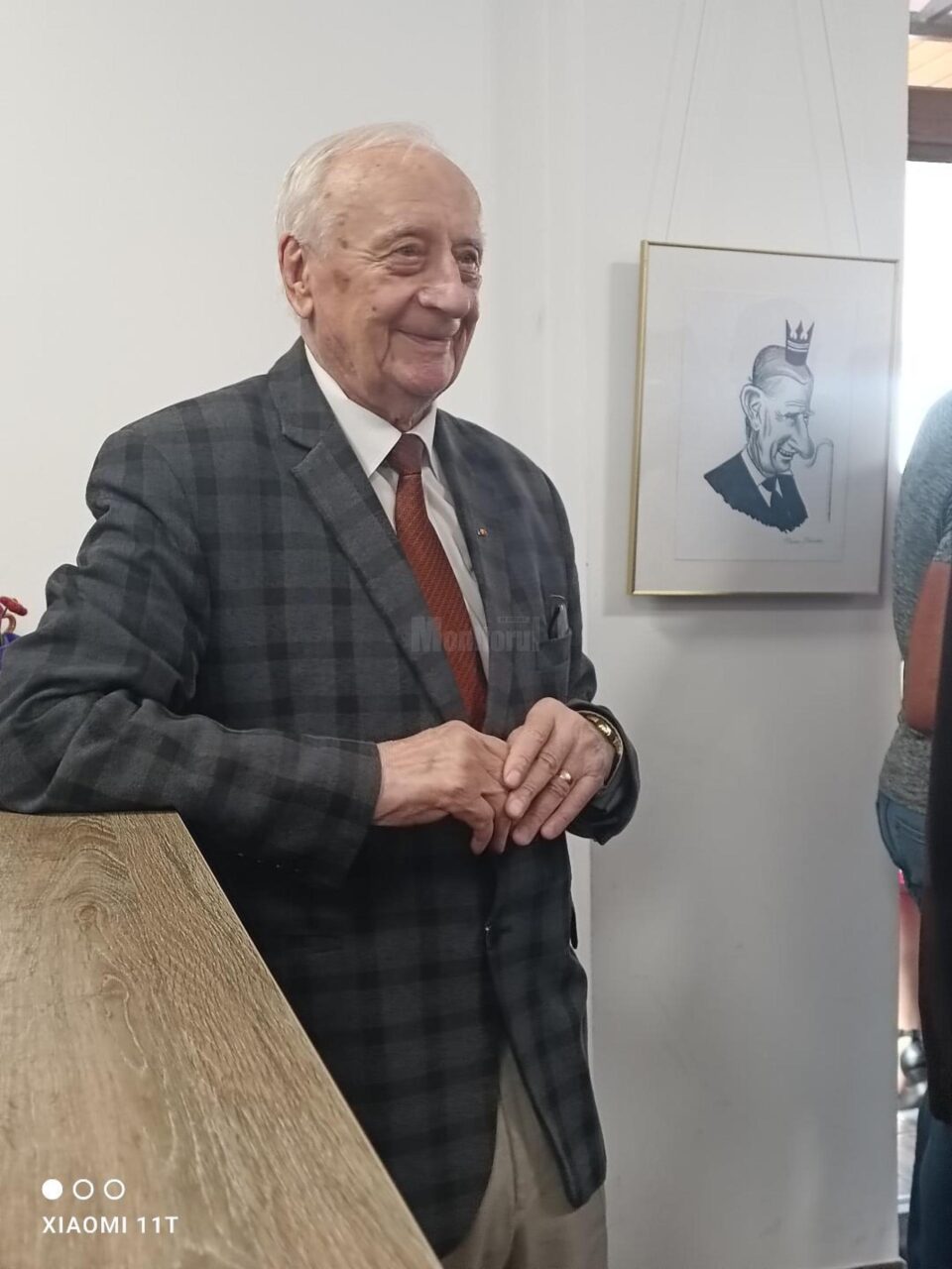 Artistul Radu Bercea, în cadrul expoziției deschise la Gura Humorului