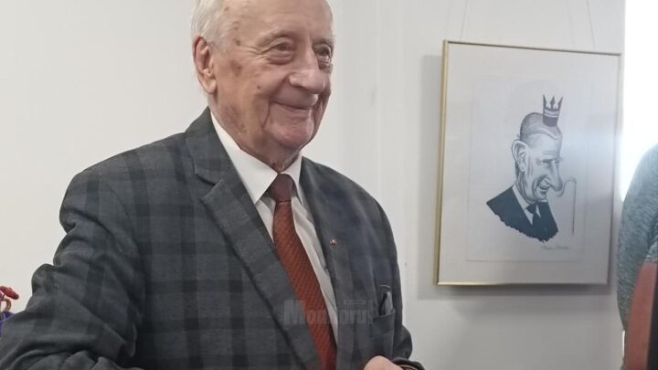 Artistul Radu Bercea, în cadrul expoziției deschise la Gura Humorului