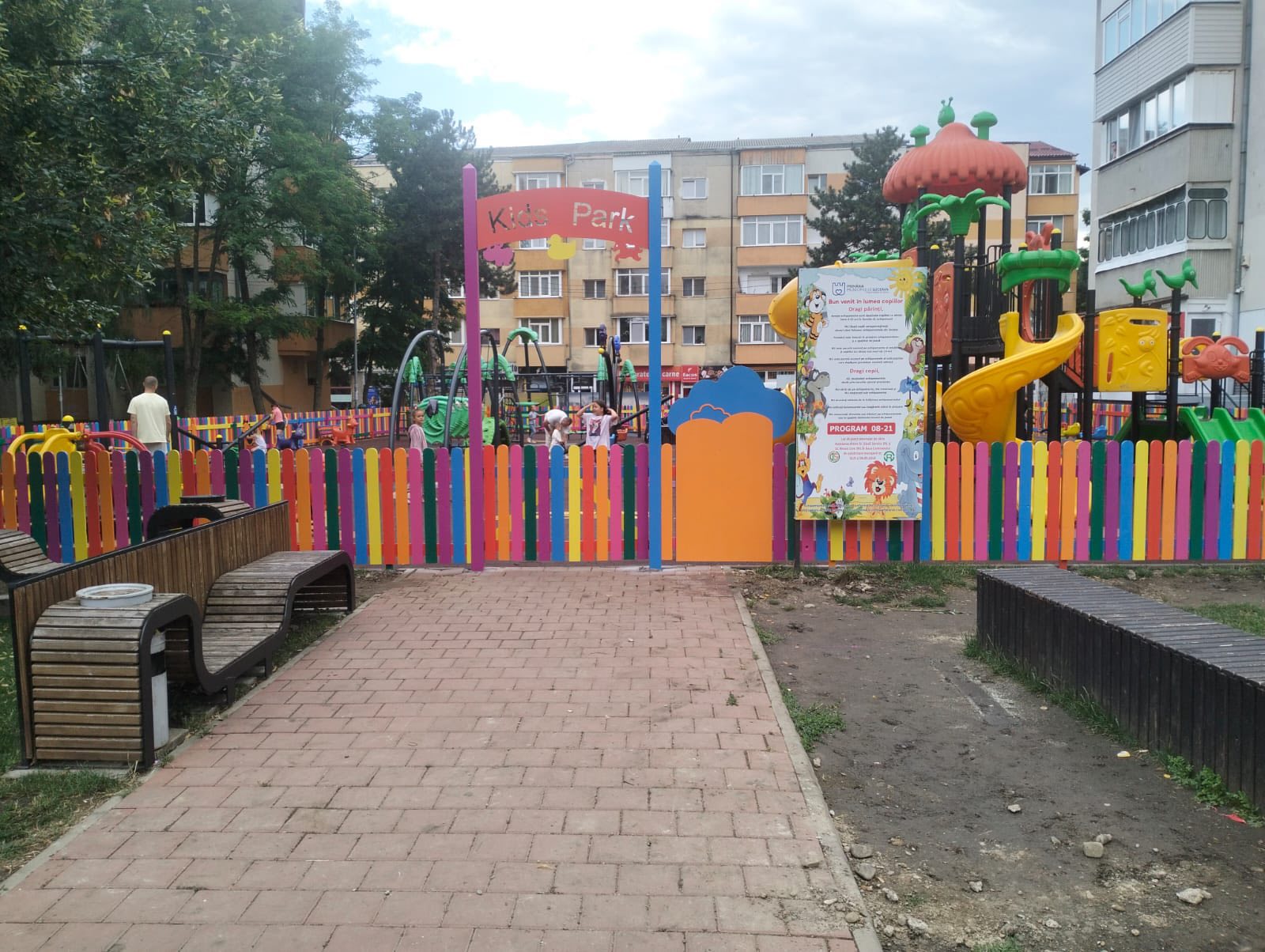 Încă 10-15 locuri de joacă vor fi reabilitate de Primăria Suceava în acest an