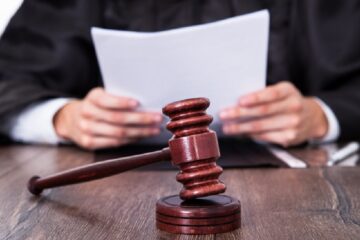 Nota de plată stabilită de judecători pentru un individ care a făcut un live în care a spus că îl omoară pe primar