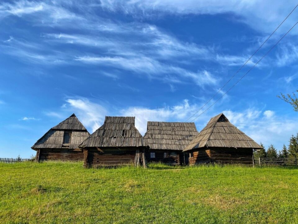 Gospodăria pe vârf de munte, înainte de relocare