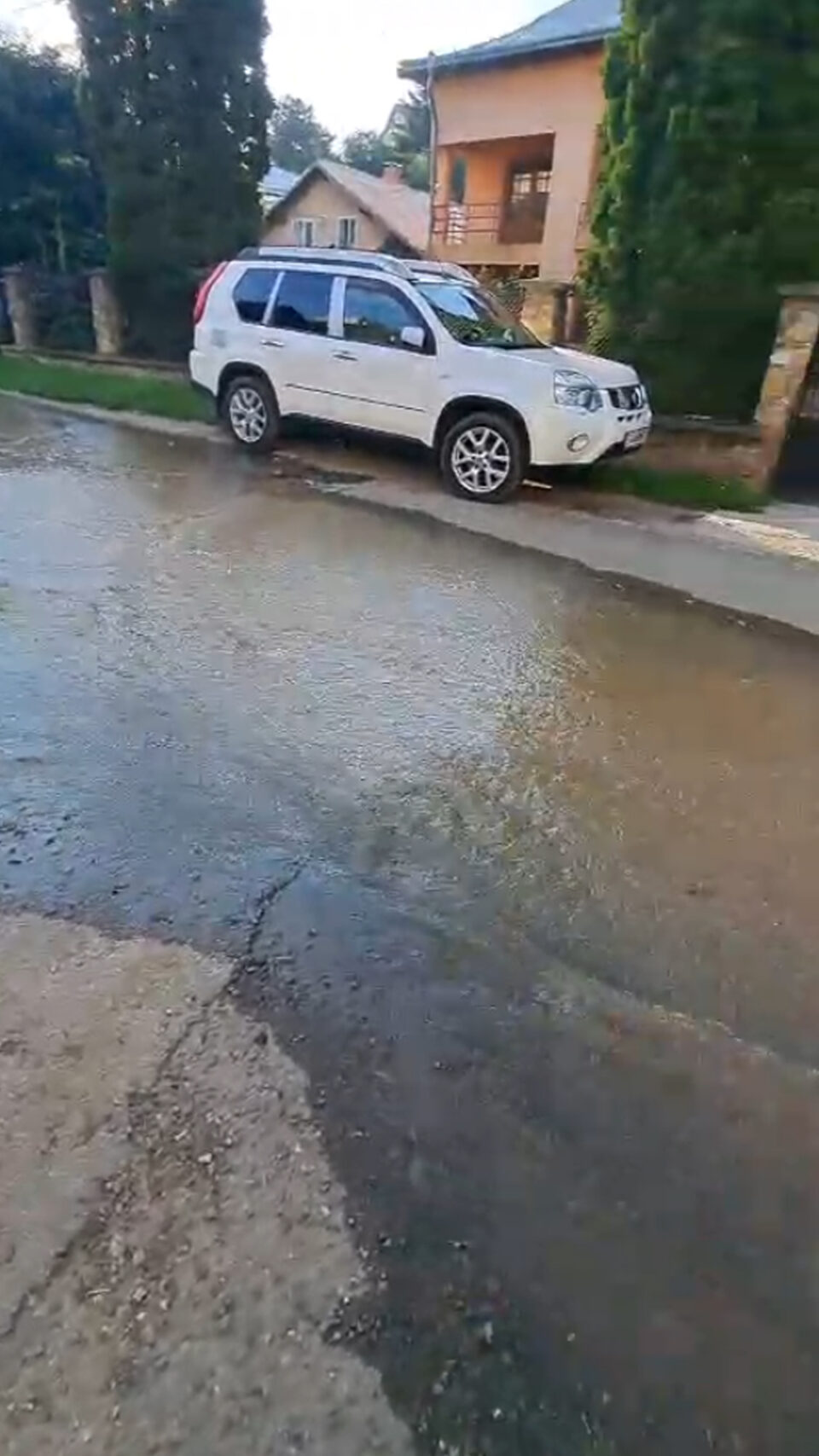 Strada 6 Noiembrie din Suceava, fără apă până în jurul orei 15.00