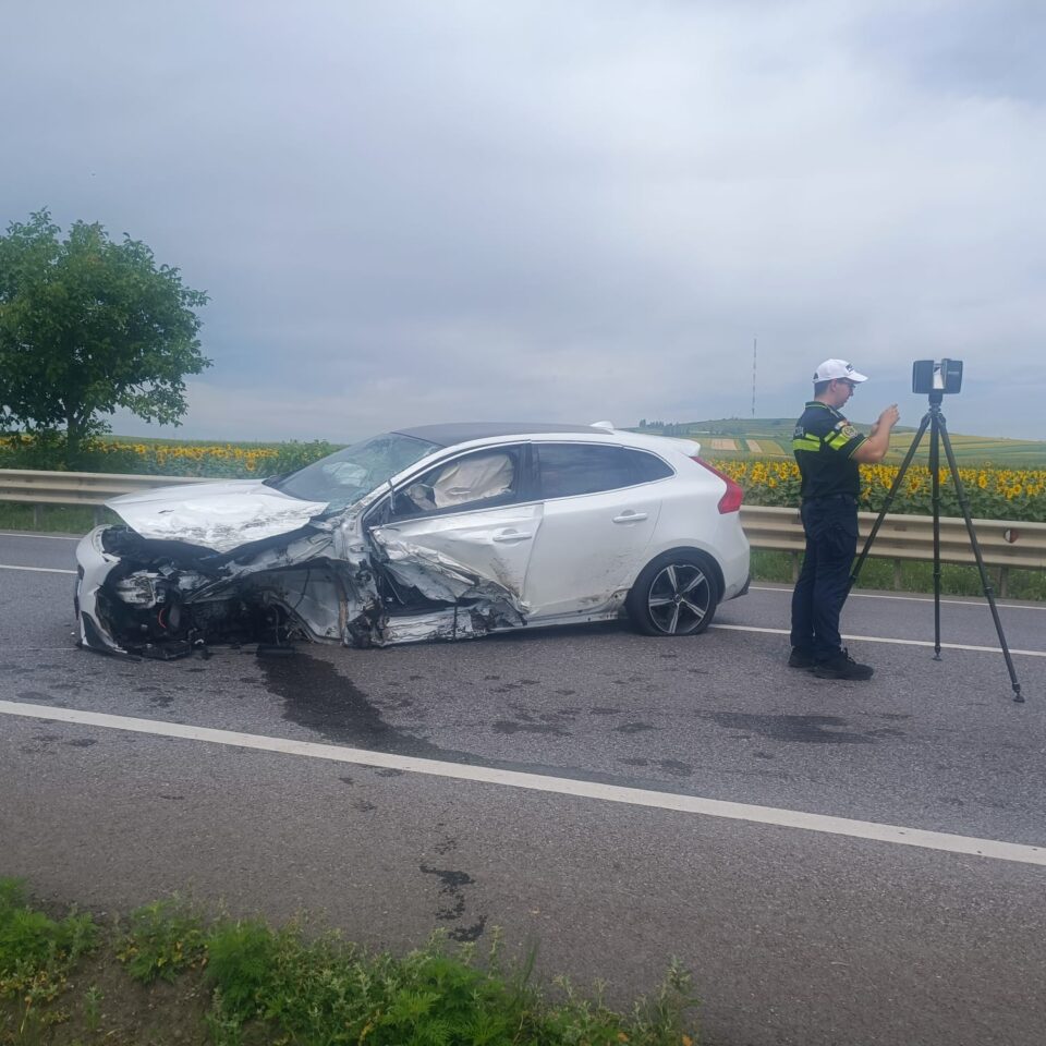 Accidentul de la ieșirea din Suceava, provocat de o tânără șoferiță de 18 ani, care a pătruns pe contrasens