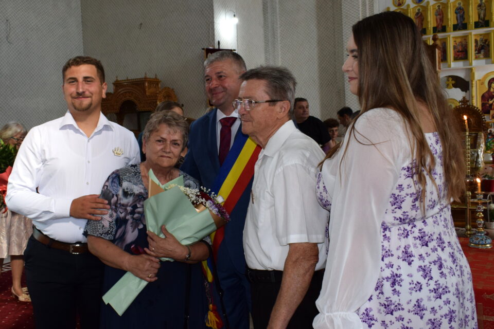 „Nunta de Aur” la Fălticeni: Peste 40 de cupluri celebrate pentru 50 de ani de căsătorie în cadrul unui eveniment emoționant