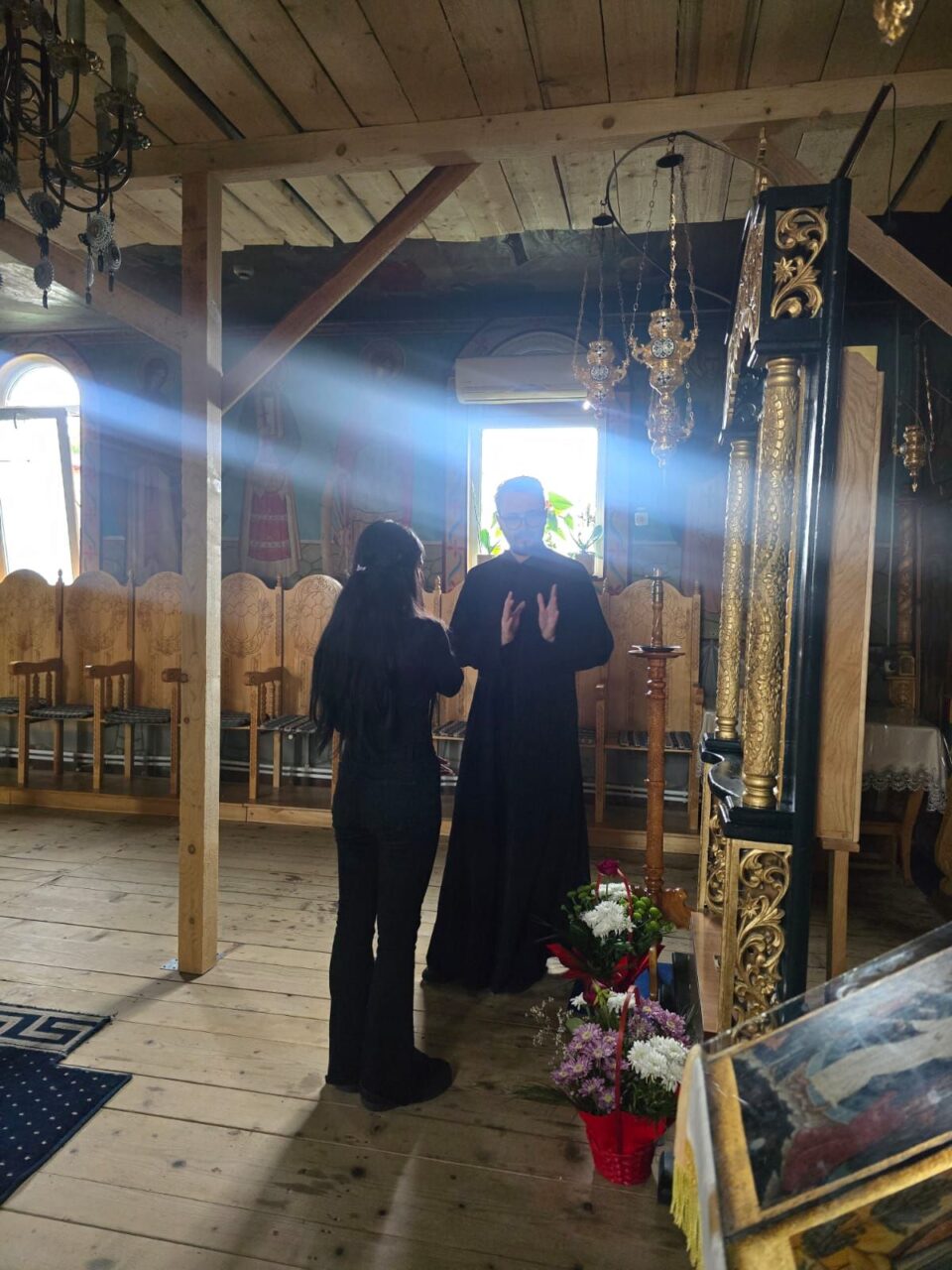 Campanie umanitară pentru o tânără care s-a născut în ziua în care i-a murit tatăl, apoi a fost crescută de stat. Are nevoie de o casă!