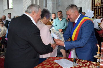 „Nunta de Aur” la Fălticeni: Peste 40 de cupluri celebrate pentru 50 de ani de căsătorie în cadrul unui eveniment emoționant
