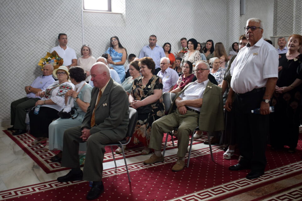 „Nunta de Aur” la Fălticeni: Peste 40 de cupluri celebrate pentru 50 de ani de căsătorie în cadrul unui eveniment emoționant