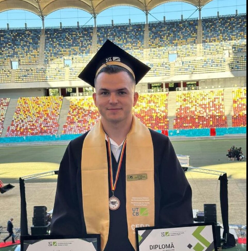 Un tânăr din Straja este șef de promoție la Universitatea de Construcții București – Căi Ferate, Drumuri și Poduri