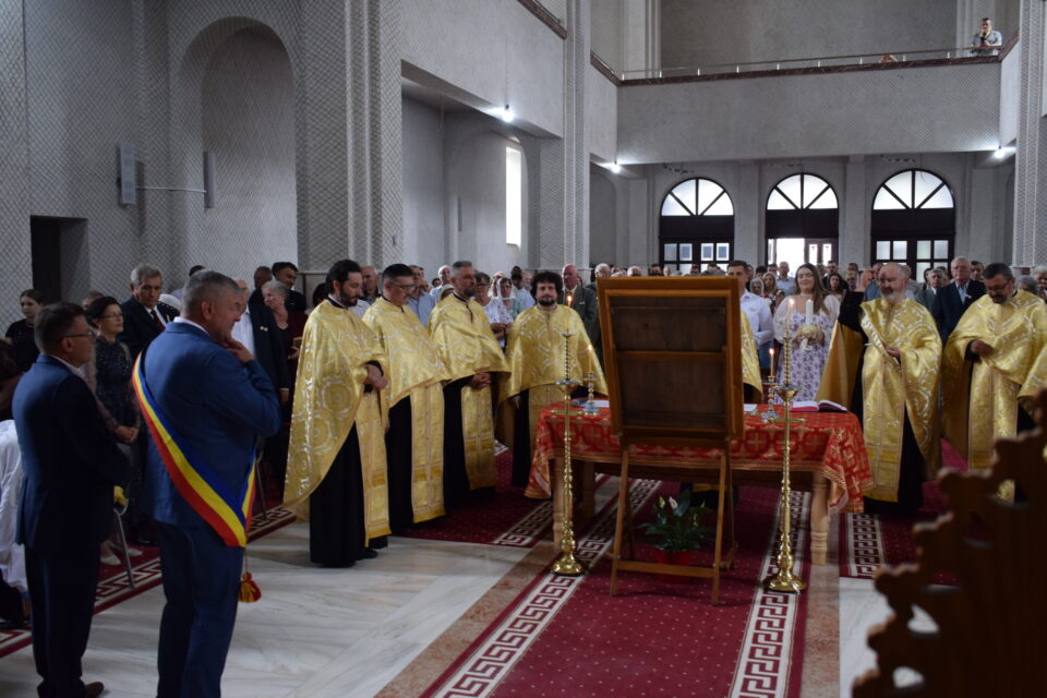 „Nunta de Aur” la Fălticeni: Peste 40 de cupluri celebrate pentru 50 de ani de căsătorie în cadrul unui eveniment emoționant