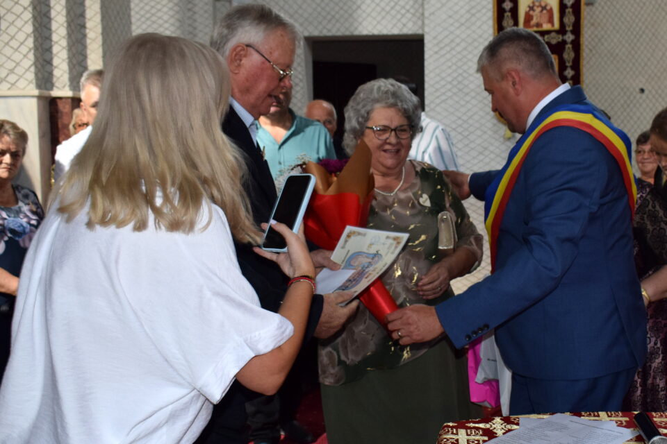 „Nunta de Aur” la Fălticeni: Peste 40 de cupluri celebrate pentru 50 de ani de căsătorie în cadrul unui eveniment emoționant