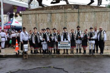 Dansuri și tradiții din Liteni, pe scena festivalului de la Câmpulung Moldovenesc