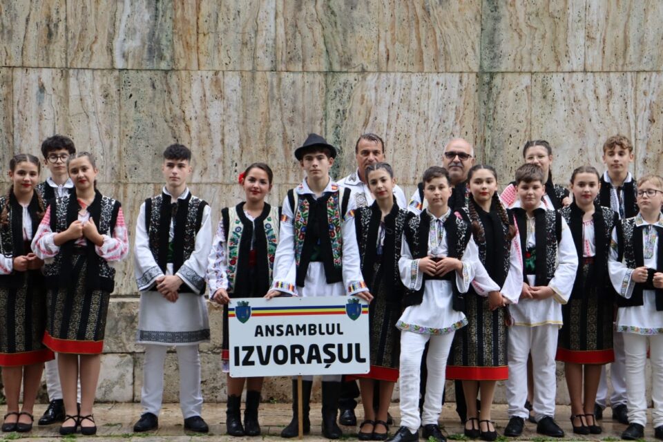 Dansuri și tradiții din Liteni, pe scena festivalului de la Câmpulung Moldovenesc