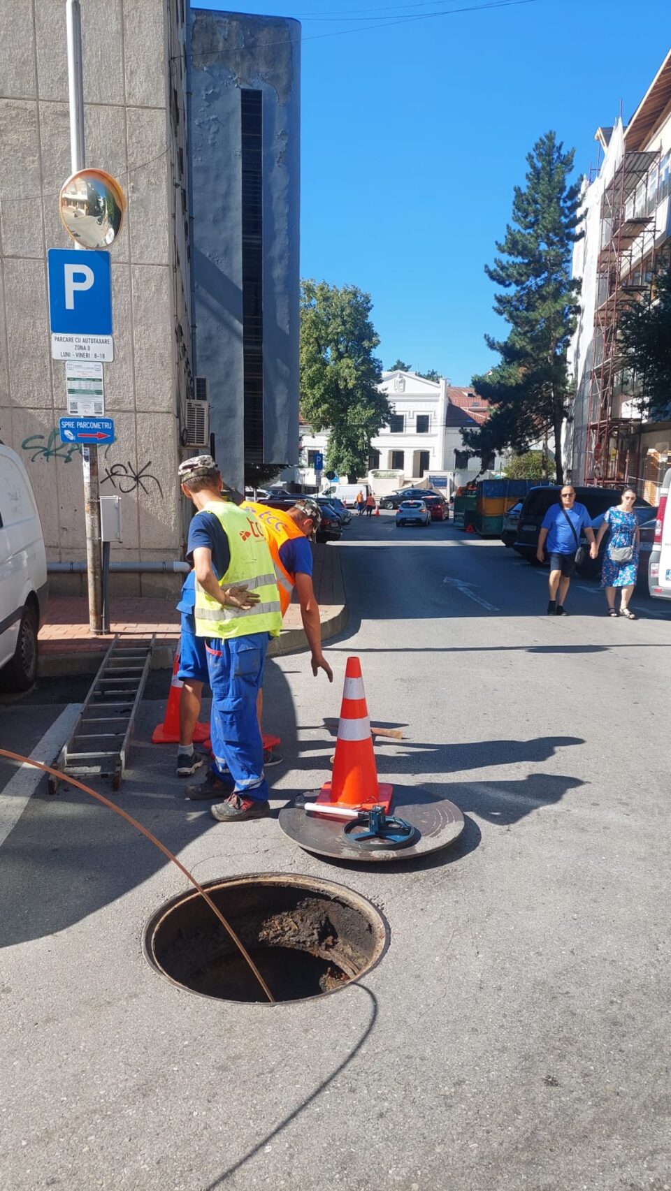 A început îngroparea cablurilor de pe stâlpi în municipiul Suceava