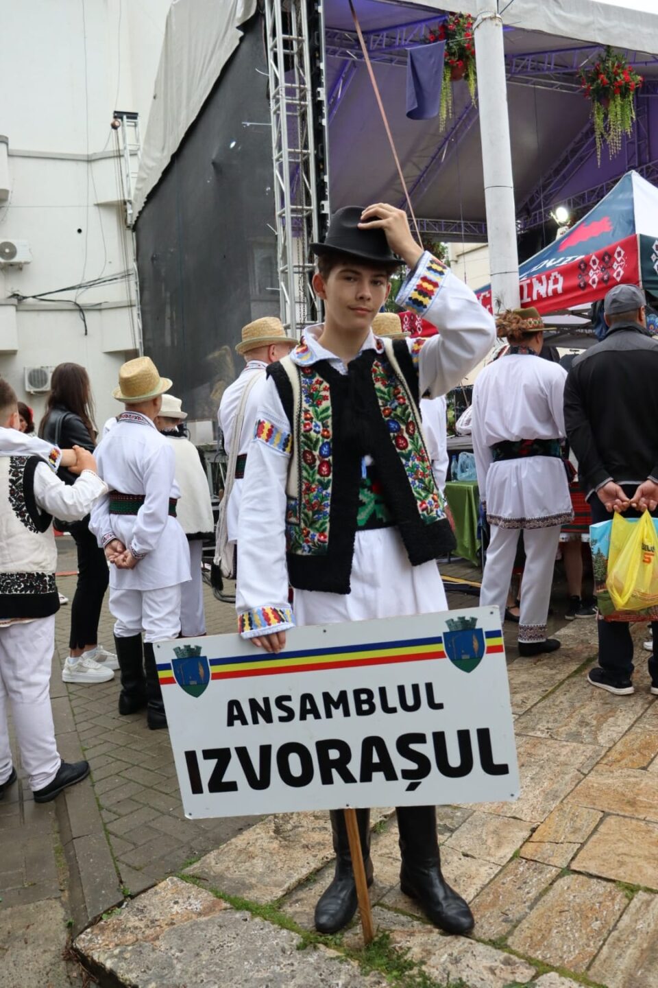 Dansuri și tradiții din Liteni, pe scena festivalului de la Câmpulung Moldovenesc