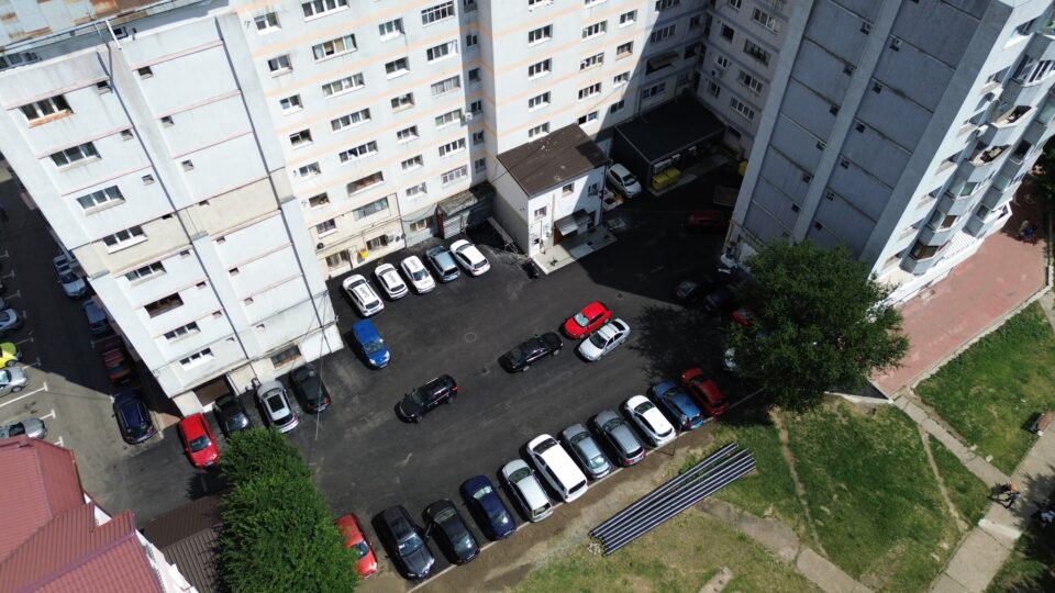 Arbuști ornamentali în locul mașinilor, parcare și loc de joacă în locul garajelor, în Zamca și grădiniță nouă, în Obcini