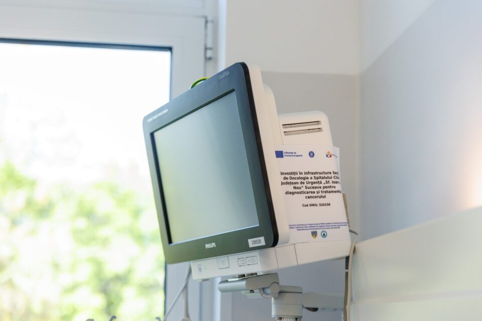 Secția de oncologie a Spitalului Clinic Județean Suceava dispune de echipamente esențiale pentru diagnosticul, tratamentul și monitorizarea pacienților