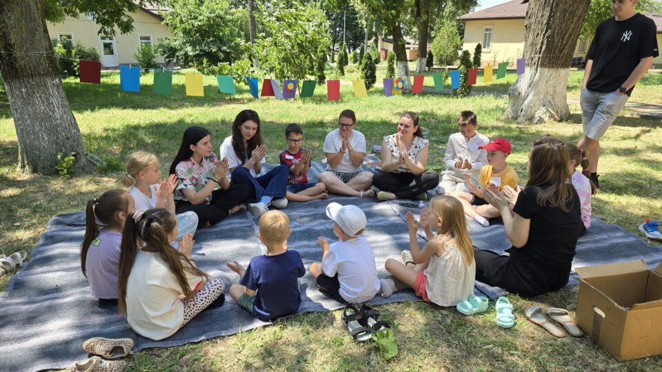 Școală de vară pentru 100 de copii și tineri, în parcul secției de Psihiatrie din Burdujeni