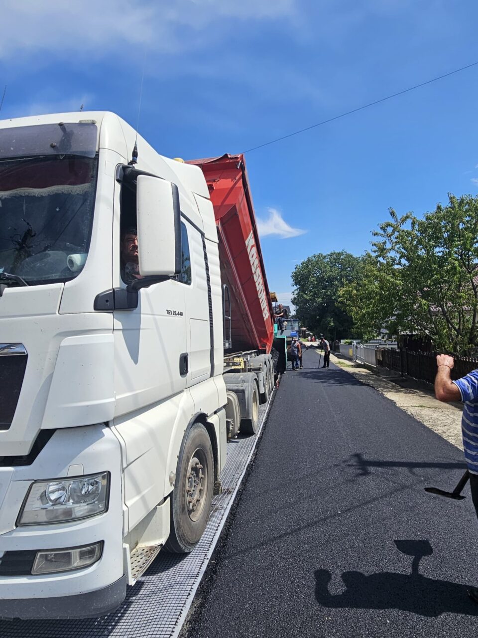 Lucrări la rețeaua de apă și drumul aferent din Ipotești, finalizate cu succes