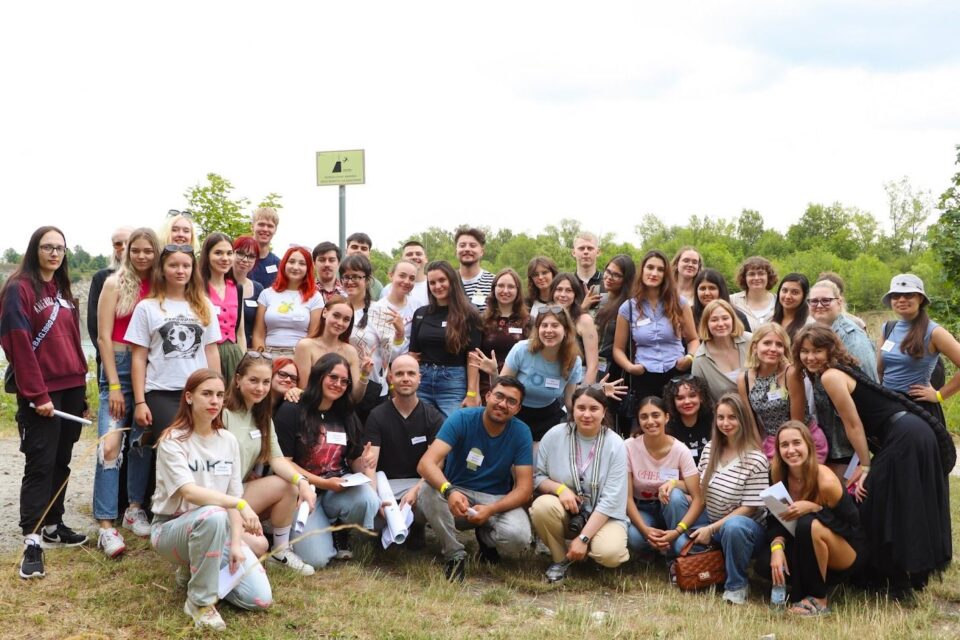 Proiectul „Digital Works for Youth”: Oportunități gratuite pentru integrarea tinerilor pe piața muncii