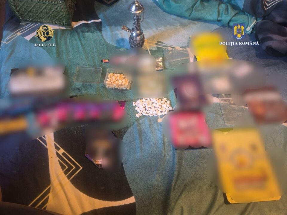 Grupare din care făcea parte și un agent al Poliției de Frontieră, acuzată că aducea ilegal din Ucraina și plasa pe piață amfetamină