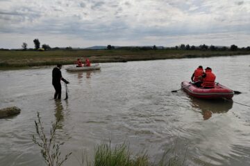 Bărbat dispărut de acasă, găsit mort de pompierii militari în apele râului Suceava
