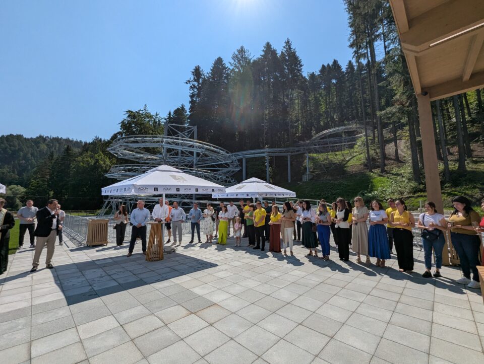În Gura Humorului s-a inaugurat o nouă atracție turistică spectaculoasă, o sanie de vară cu un traseu de aproape 1,4 kilometri