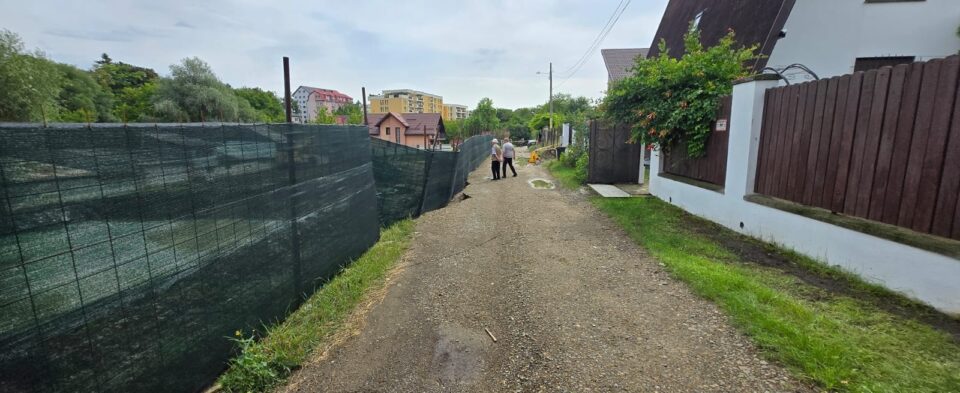 Alunecări de teren și trafic restricționat, pe strada Iuliu Maniu din zona Tătărași a municipiului Suceava