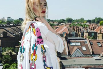 Expoziția „Între lumi”, semnată de Andra Roxana Mihalescu, va fi vernisată la Galeria de artă Zamca