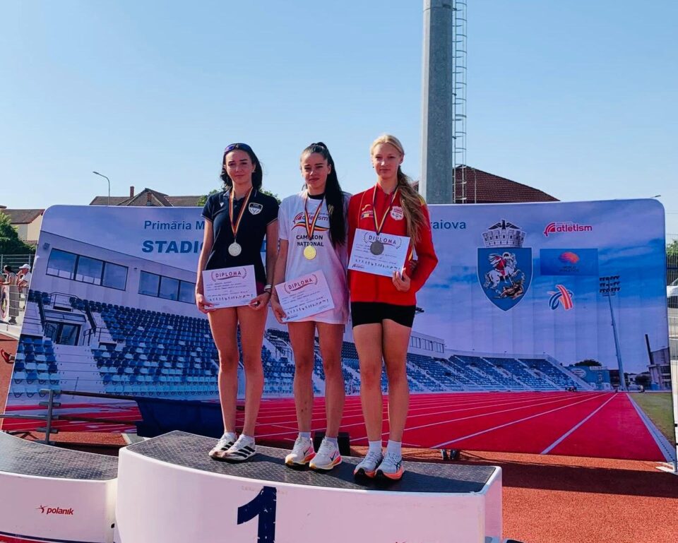 Podiumul probei de 10.000 de metri marș feminin