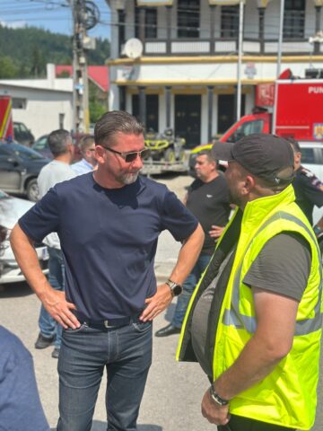Bilanțul de până acum al inundațiilor: trei decese, 89 de persoane evacuate aerian și 63 terestru, pagube materiale imense