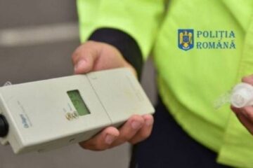 O șoferiță băută a sunat la 112 pentru a anunța că a acroșat o mașină