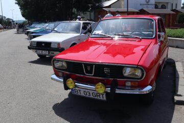 Fălticeniul a fost, pentru o zi, capitala pasionaților mașinilor de epocă