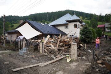 Sute de locuințe din județul Suceava au fost afectate de inundațiile de duminică noaptea