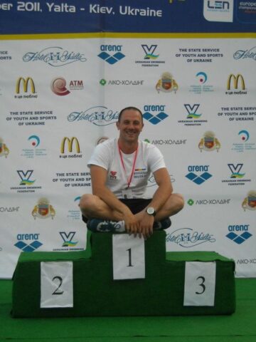 Expoziție cu medalii, trofee, diplome, fotografii, articole de presă ce reflectă cariera sportivului sucevean Tudor Ignat, la Galeria Zamca