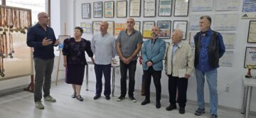 Expoziție cu medalii, trofee, diplome, fotografii, articole de presă ce reflectă cariera sportivului sucevean Tudor Ignat, la Galeria Zamca