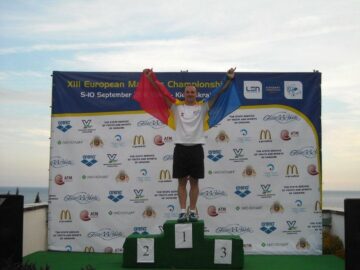Expoziție cu medalii, trofee, diplome, fotografii, articole de presă ce reflectă cariera sportivului sucevean Tudor Ignat, la Galeria Zamca
