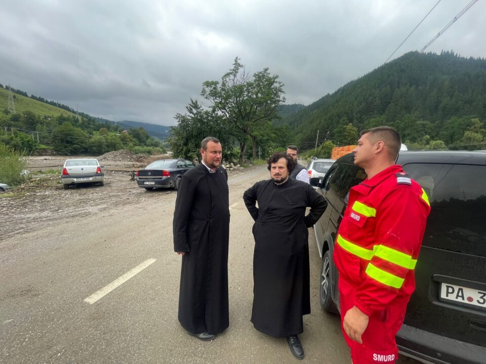 Mâncarea pentru salvatorii din zonele sinistrate este asigurată de Arhiepiscopia Sucevei și Rădăuților