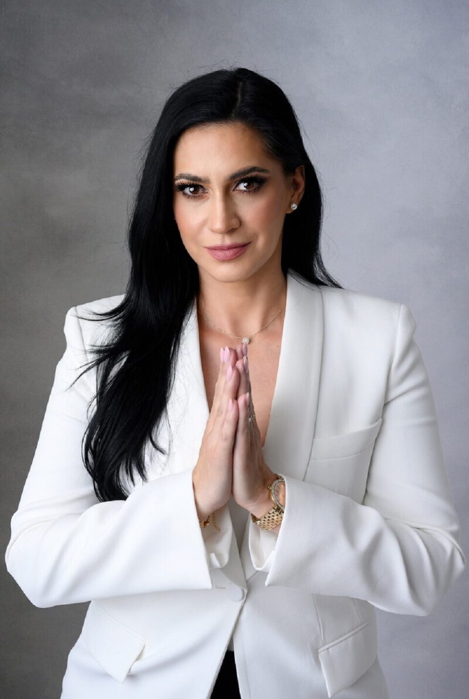 Psihoterapeutul sucevean Irina Anda Bodnariu a publicat recent volumul „AHA! Nu poți fi deștept dacă ai o minte proastă”
