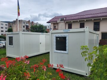 Apa potabilă, motorina și primele case modulare au ajuns la Broșteni, Ostra și Stulpicani