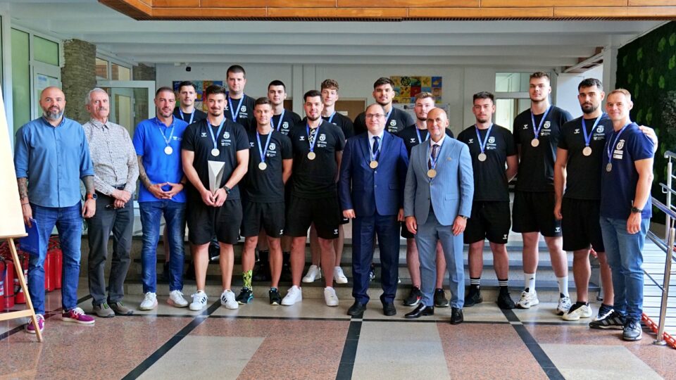 Handbaliștii de la USV au fost răsplătiți după argintul cucerit la Campionatul European Universitar