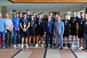Handbaliștii de la USV au fost răsplătiți după argintul cucerit la Campionatul European Universitar