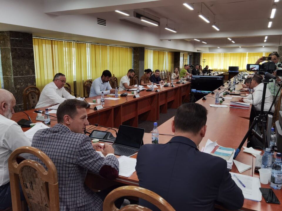 Cușnir a luat foc când Harșovschi a întrebat în Consiliul Local despre stadiul de execuție a noilor creșe și despre un nou stadion în Suceava